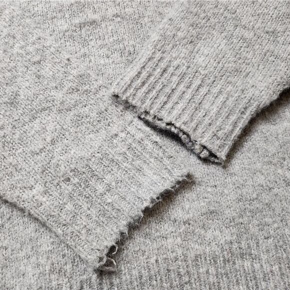 Cupcakes and Cashmere Camel With Gifts Christmas Sweater Size med Ugly Xmas - Picture 6 of 11